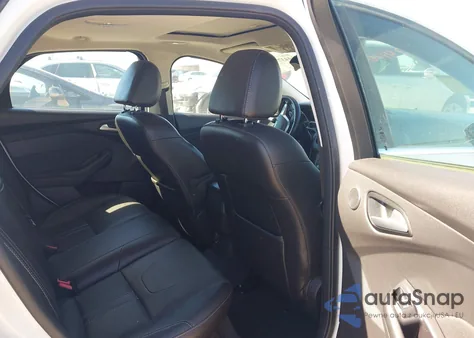 2013 Ford Focus Titanium z USA, uszkodzony, nr VIN 1FADP3N21DL115239